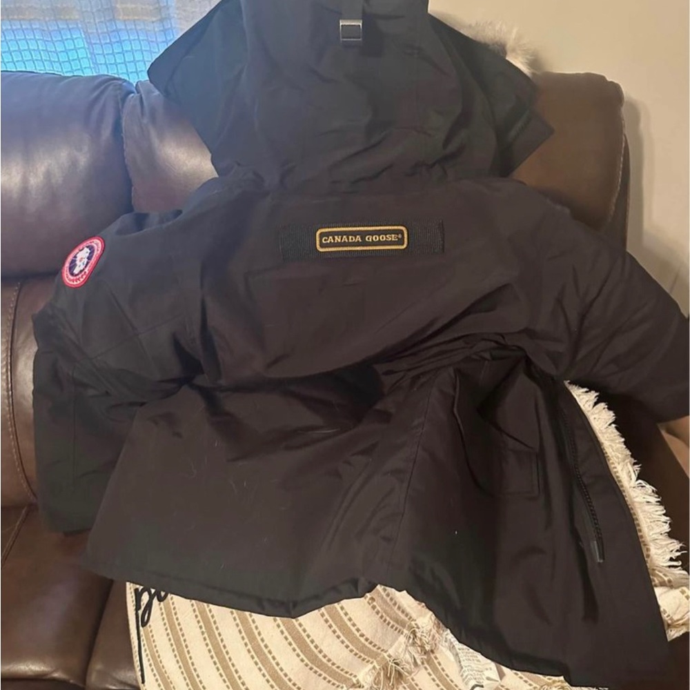 Brand new Canada goose jacket size small mens